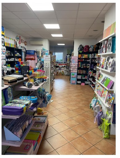 Interno Cartoleria Riga Dritto