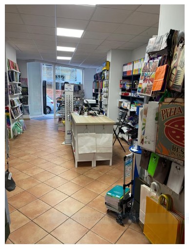 Interno Cartoleria Riga Dritto